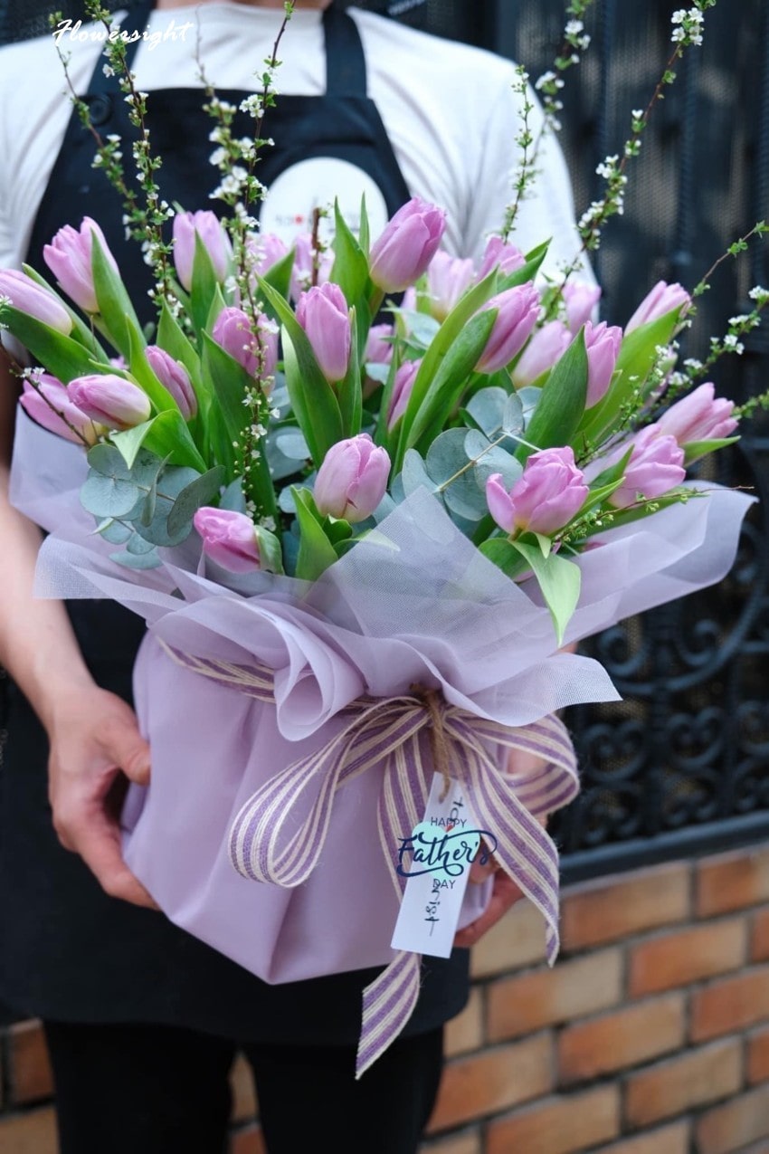 Bó hoa tulip đẹp cho bữa tiệc mừng sinh nhật sếp