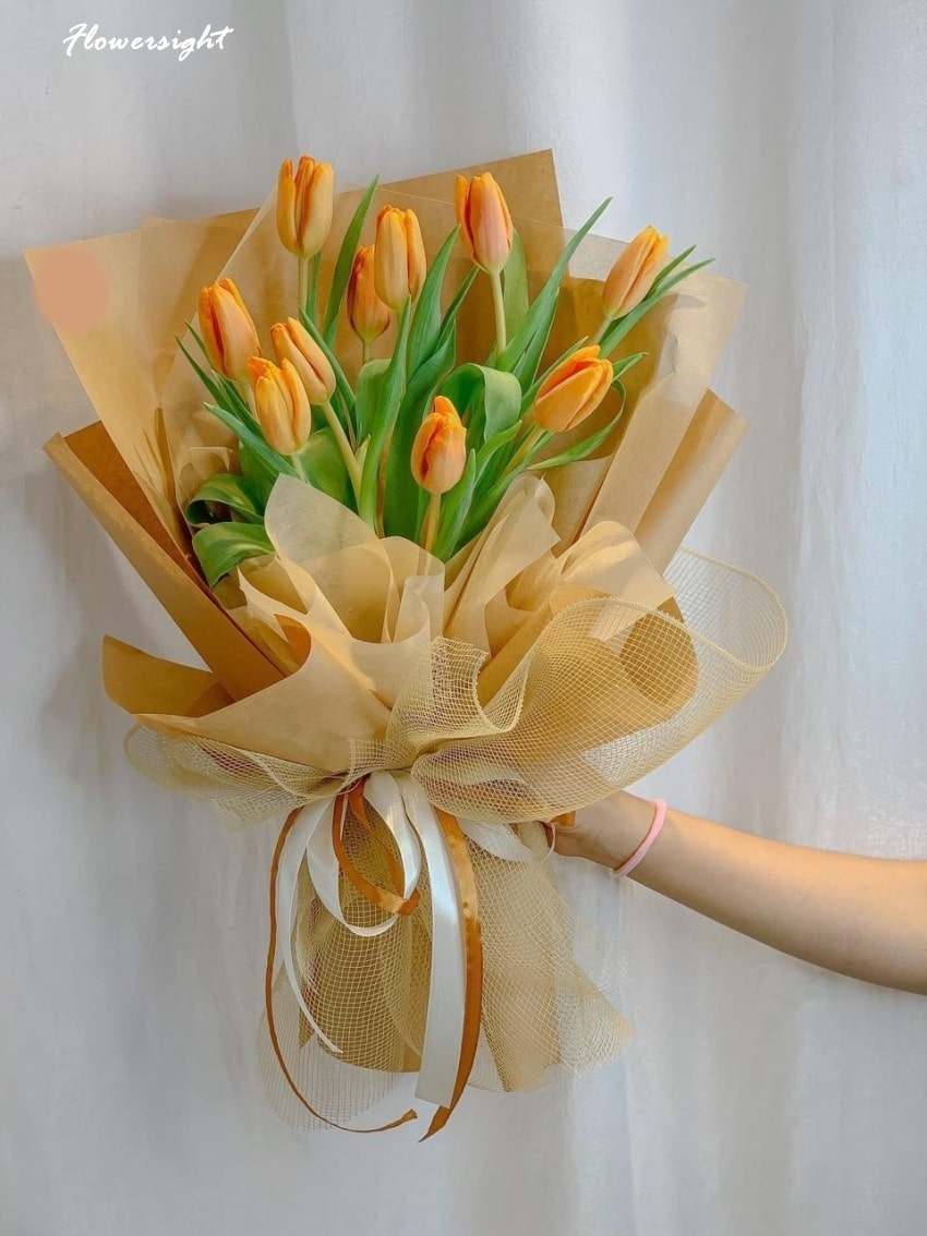 Hoa tulip thường có 6 cánh, khom thành hình chuông