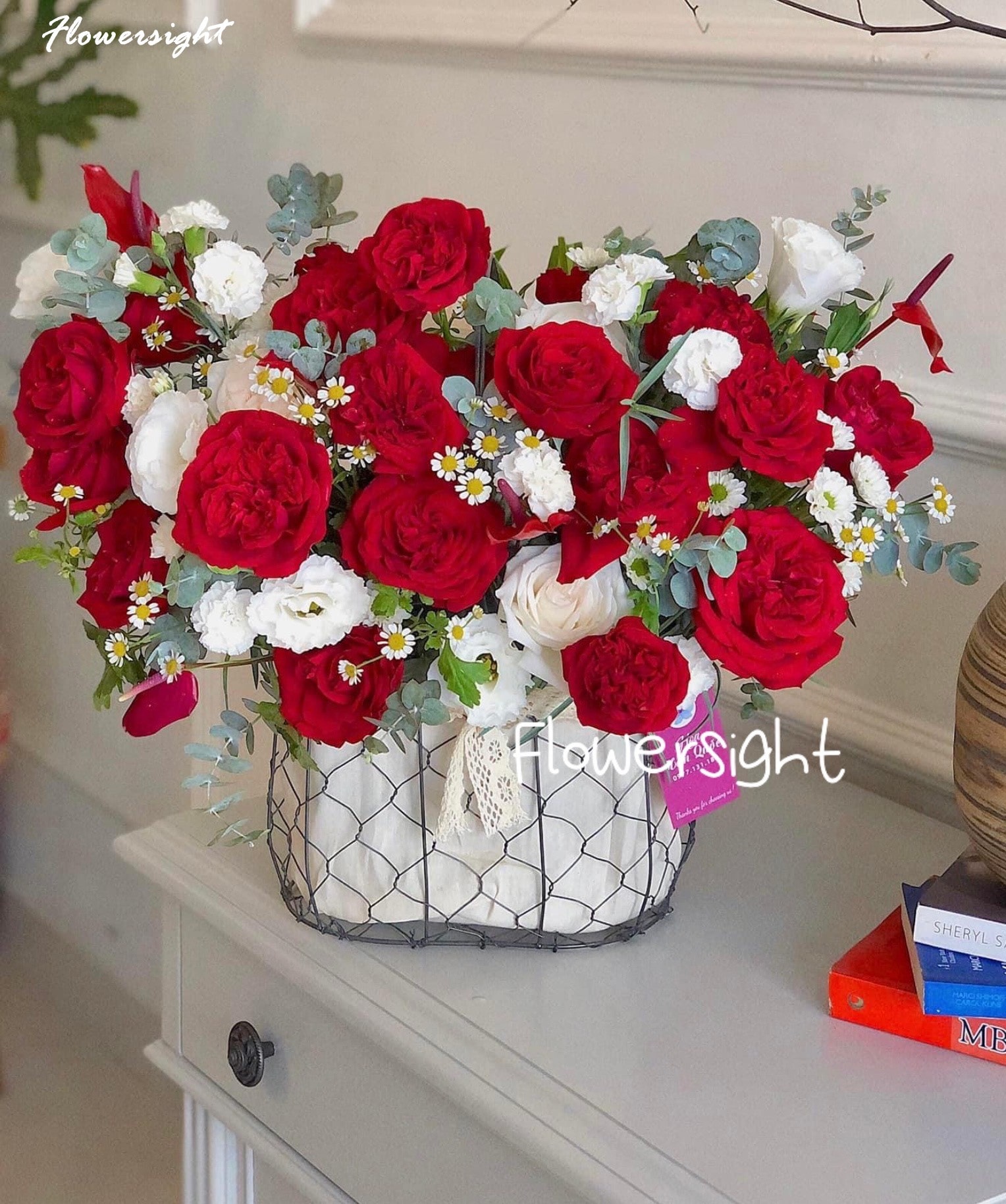 Hoa để bàn hội nghị