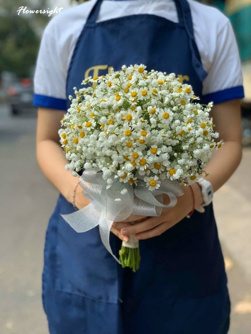 Bó hoa cúc tana cầm tay cho cô dâu