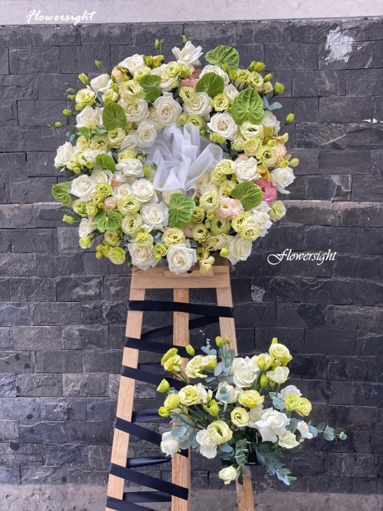 Vòng hoa đám tang trang trọng, tượng trưng cho sự tôn nghiêm dành cho người đã mất