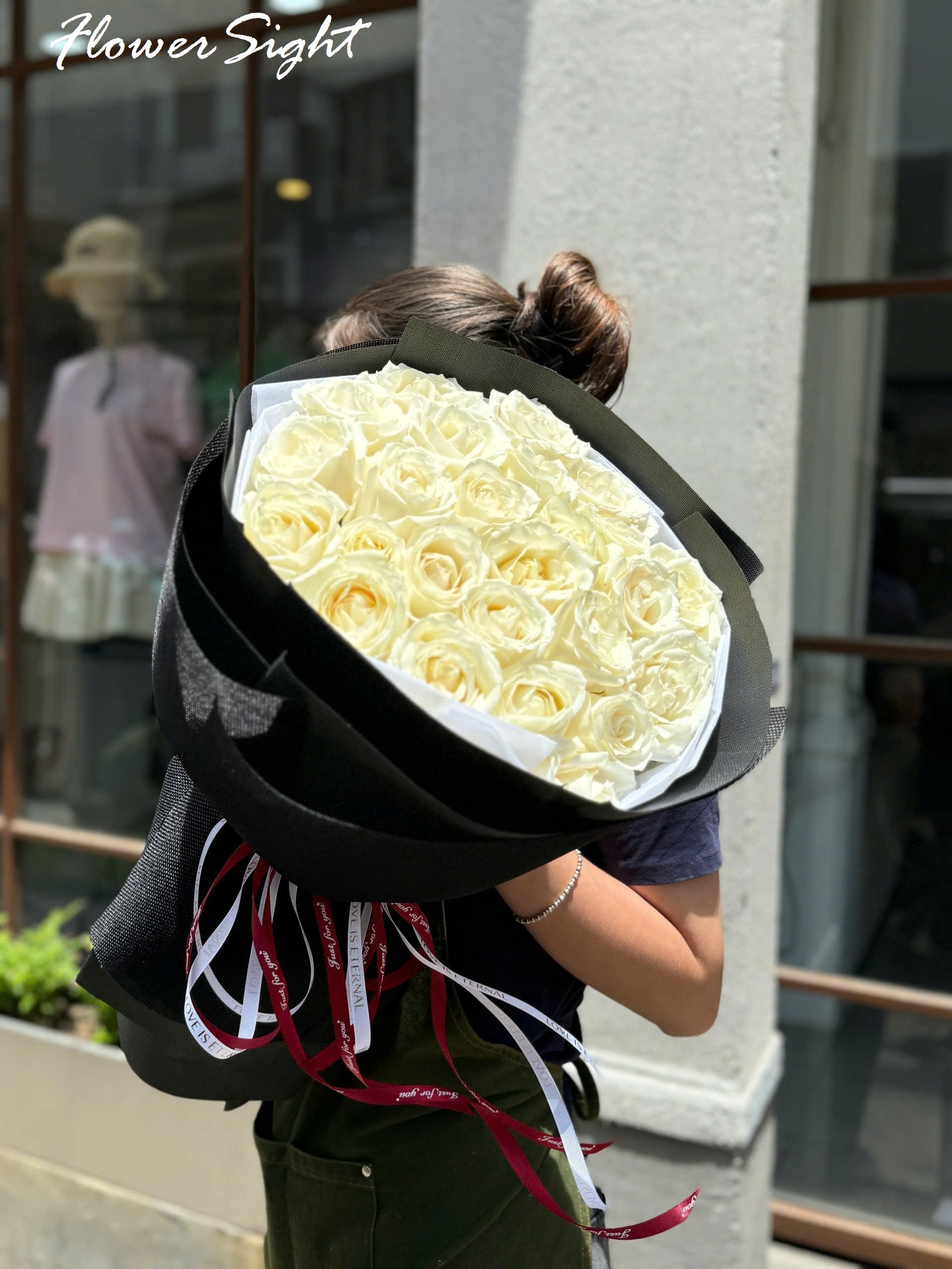 Bó hoa hồng màu trắng