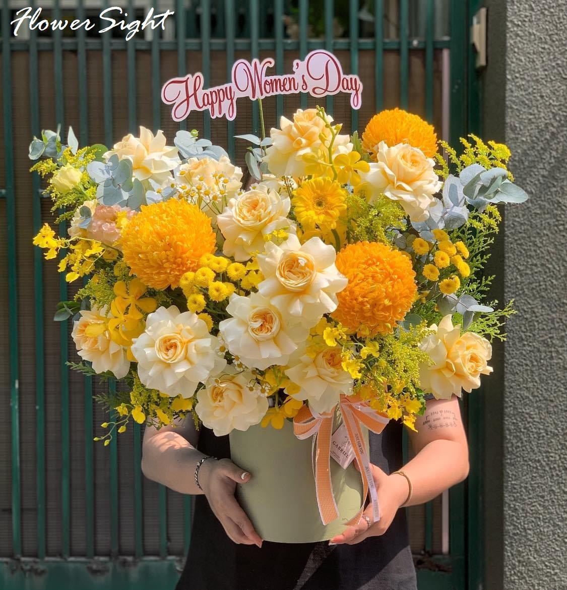 Giỏ hoa cúc mẫu đơn vàng