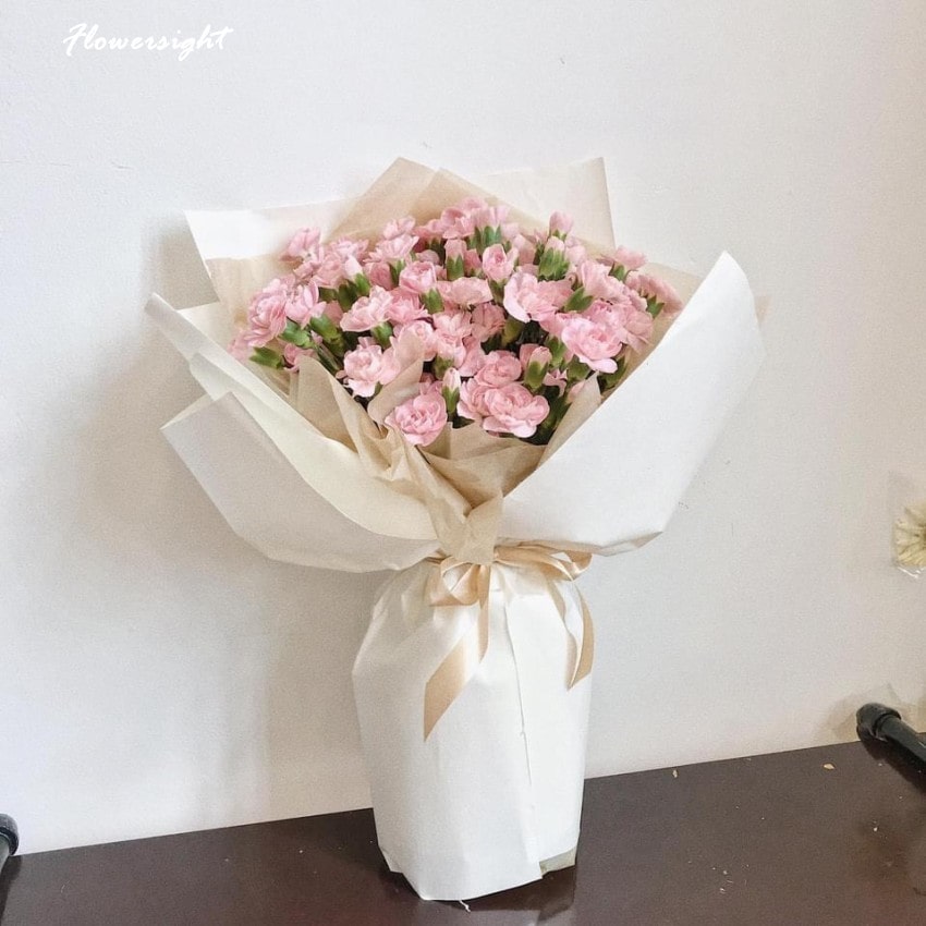 Bó hoa phăng màu hồng phớt nhẹ nhàng