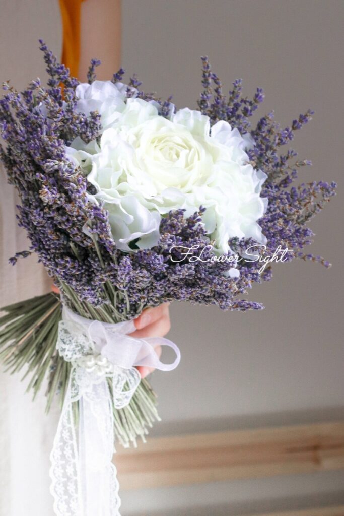 Hoa cưới cầm tay lavender tại FlowerSight