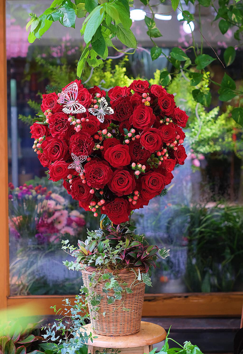 Lẵng hoa cưới hình trái tim