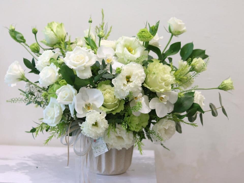 hoa cát tường để bàn thờ