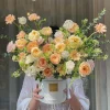 Hộp hoa tươi màu vàng "Đẹp mãi"