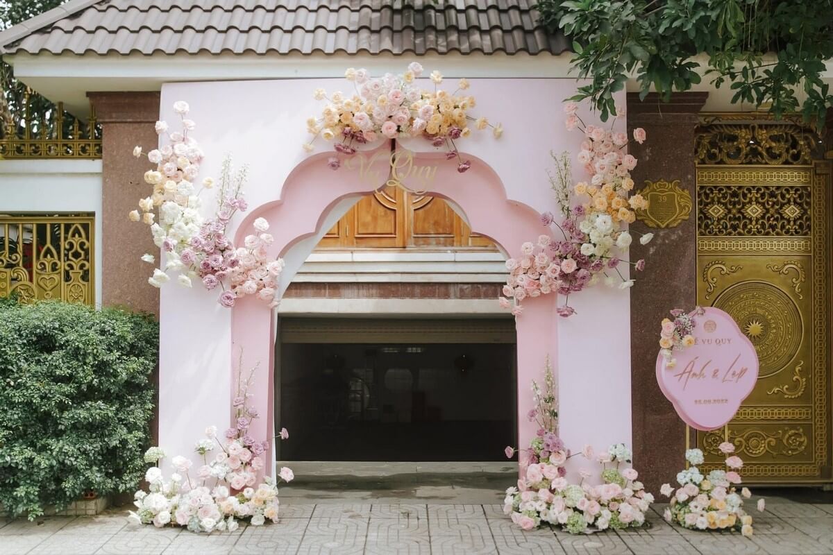 cổng hoa cưới tone hồng