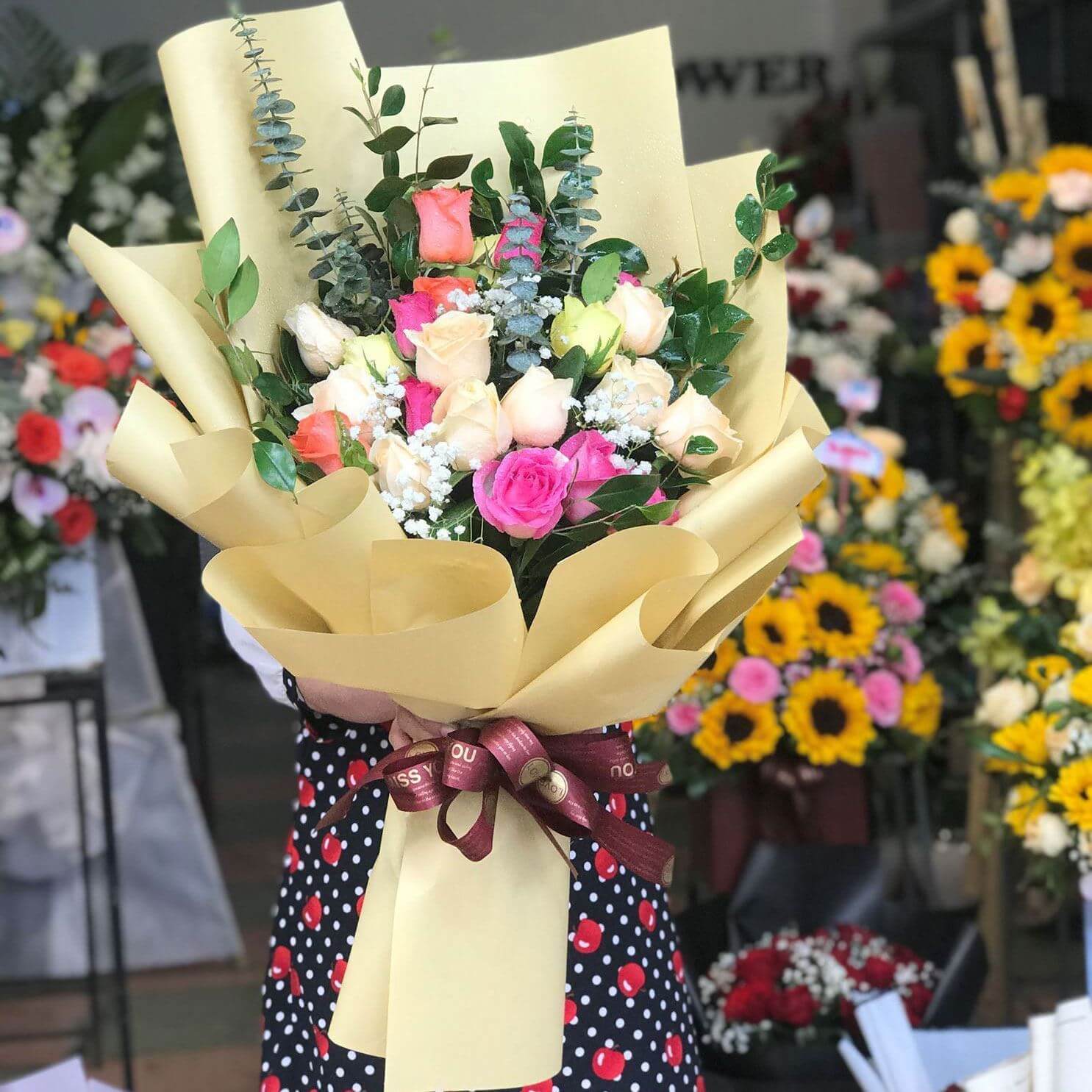 Bó hoa hồng nhiều màu khác nhau