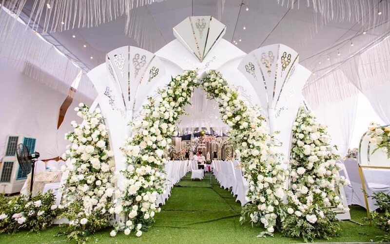 thuê cổng hoa cưới giá rẻ hcm