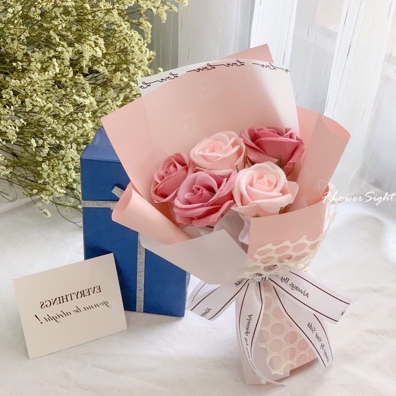 Bó hoa sáp màu hồng