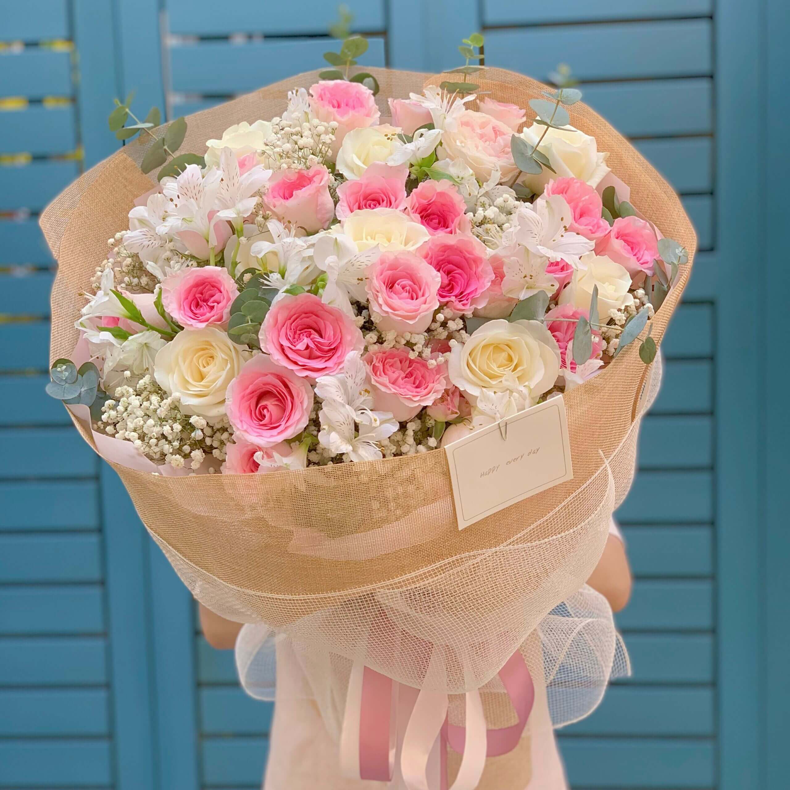 Hoa màu trắng hồng