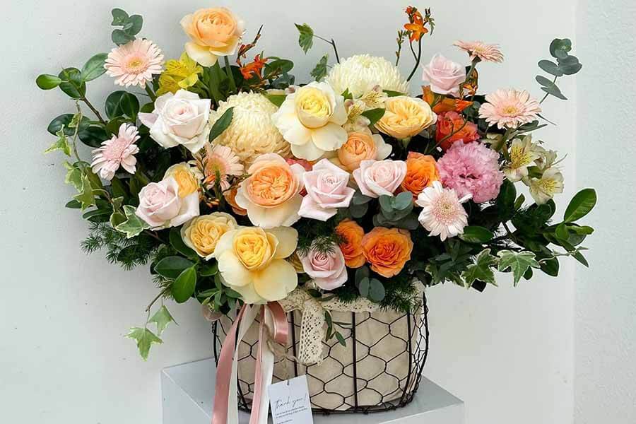 một lãng hoa hồng nhiều màu sắc