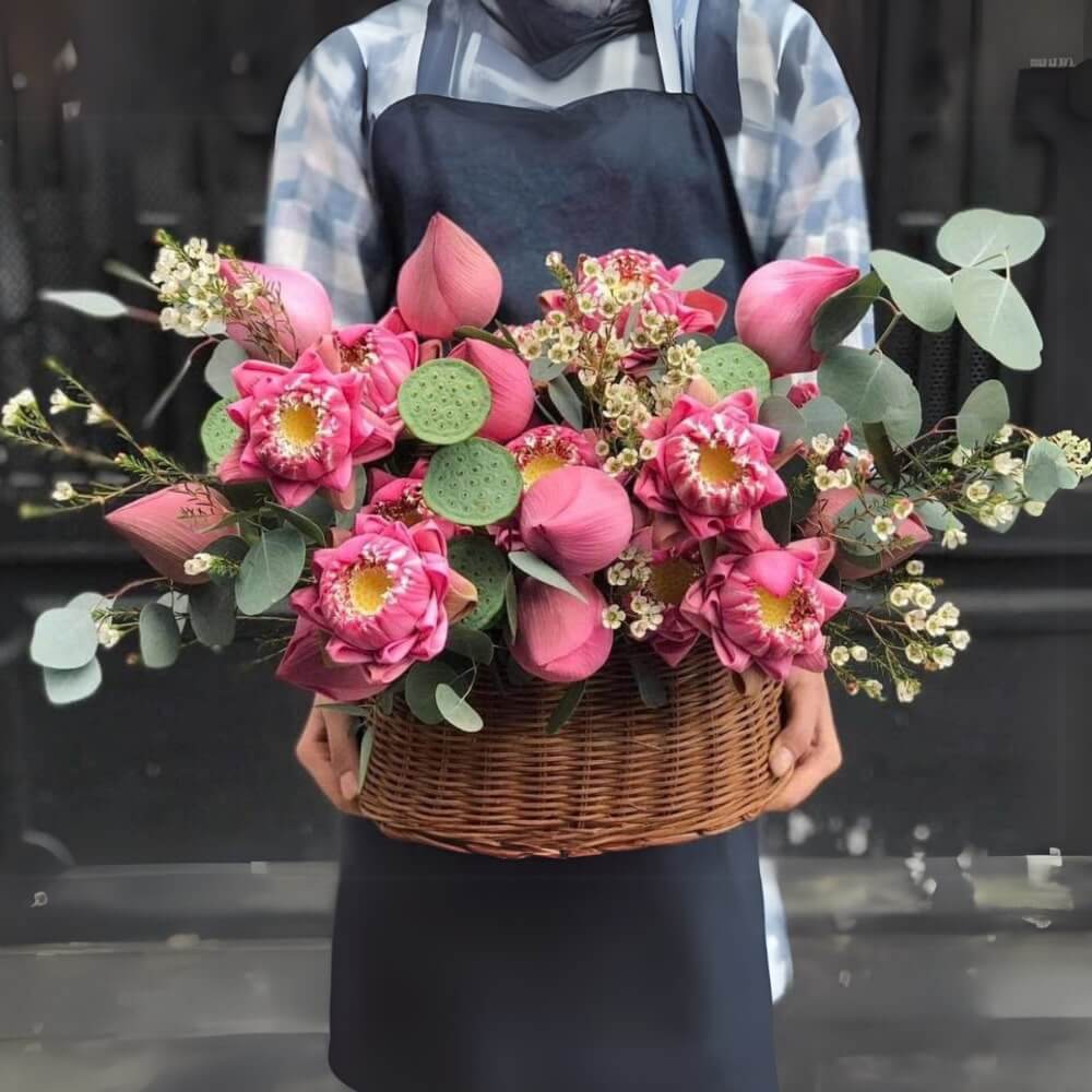 Giỏ hoa chúc mừng đẹp (Hoa sử dụng: Hoa sen)