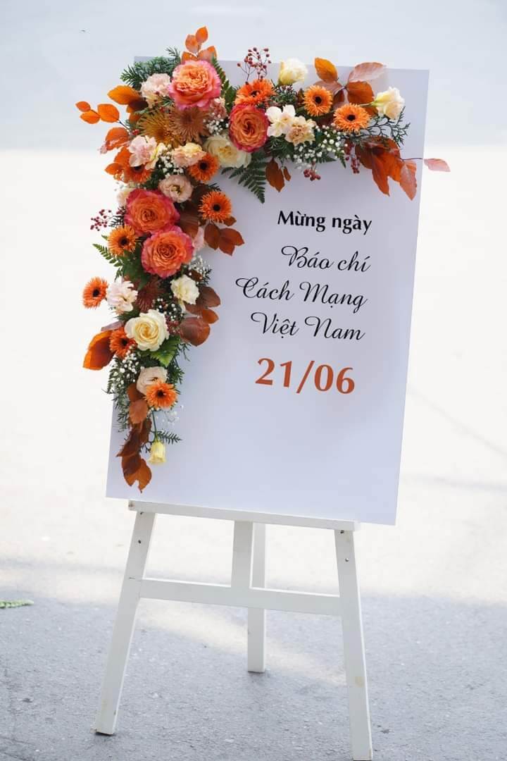 kệ hoa chúc mừng lộc phát