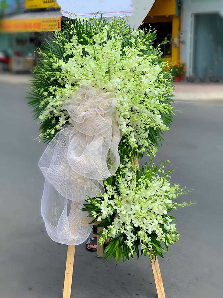 Kệ hoa huệ trắng đám tàn ý nghĩa