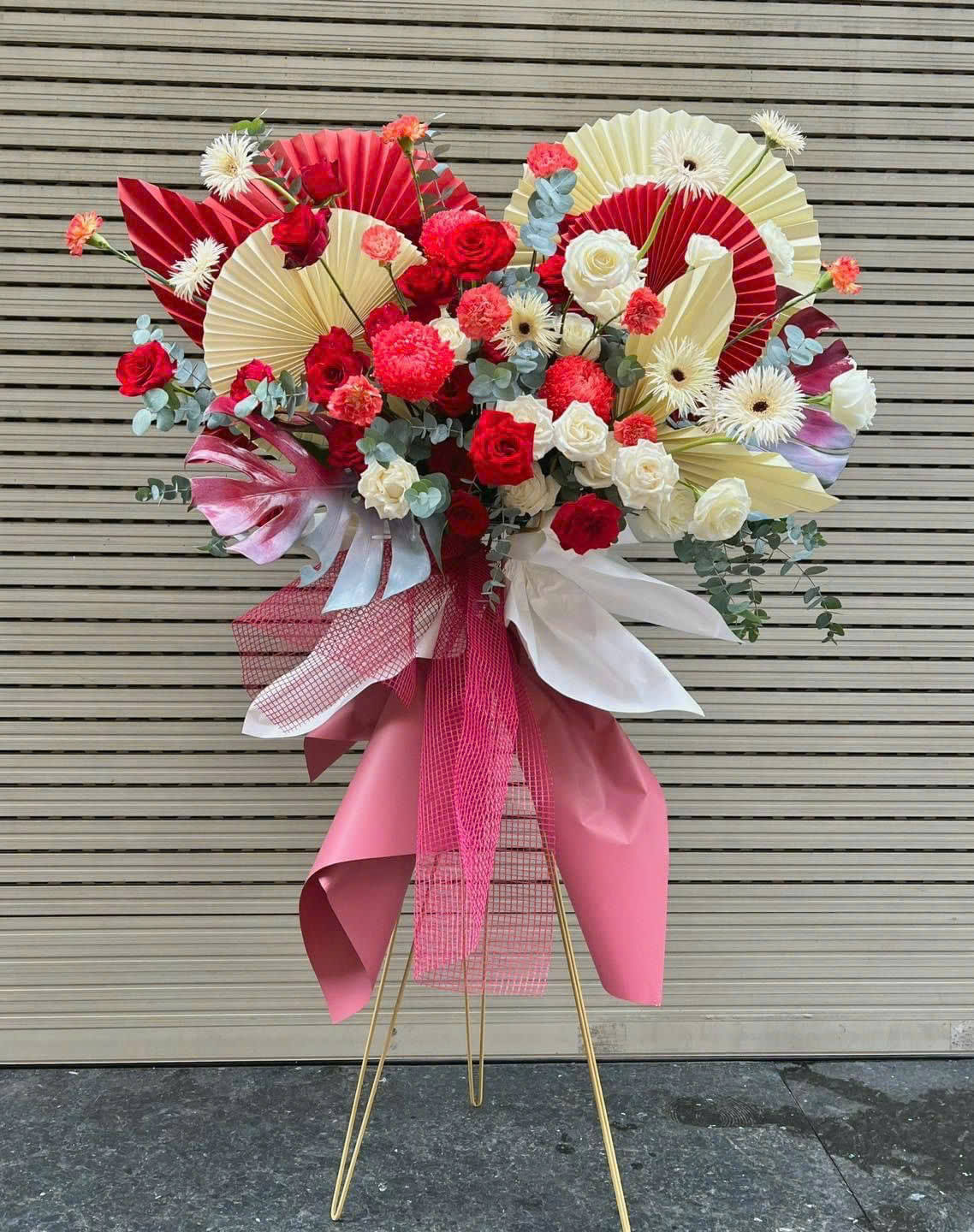 Kệ hoa khai trương đỏ nổi bật