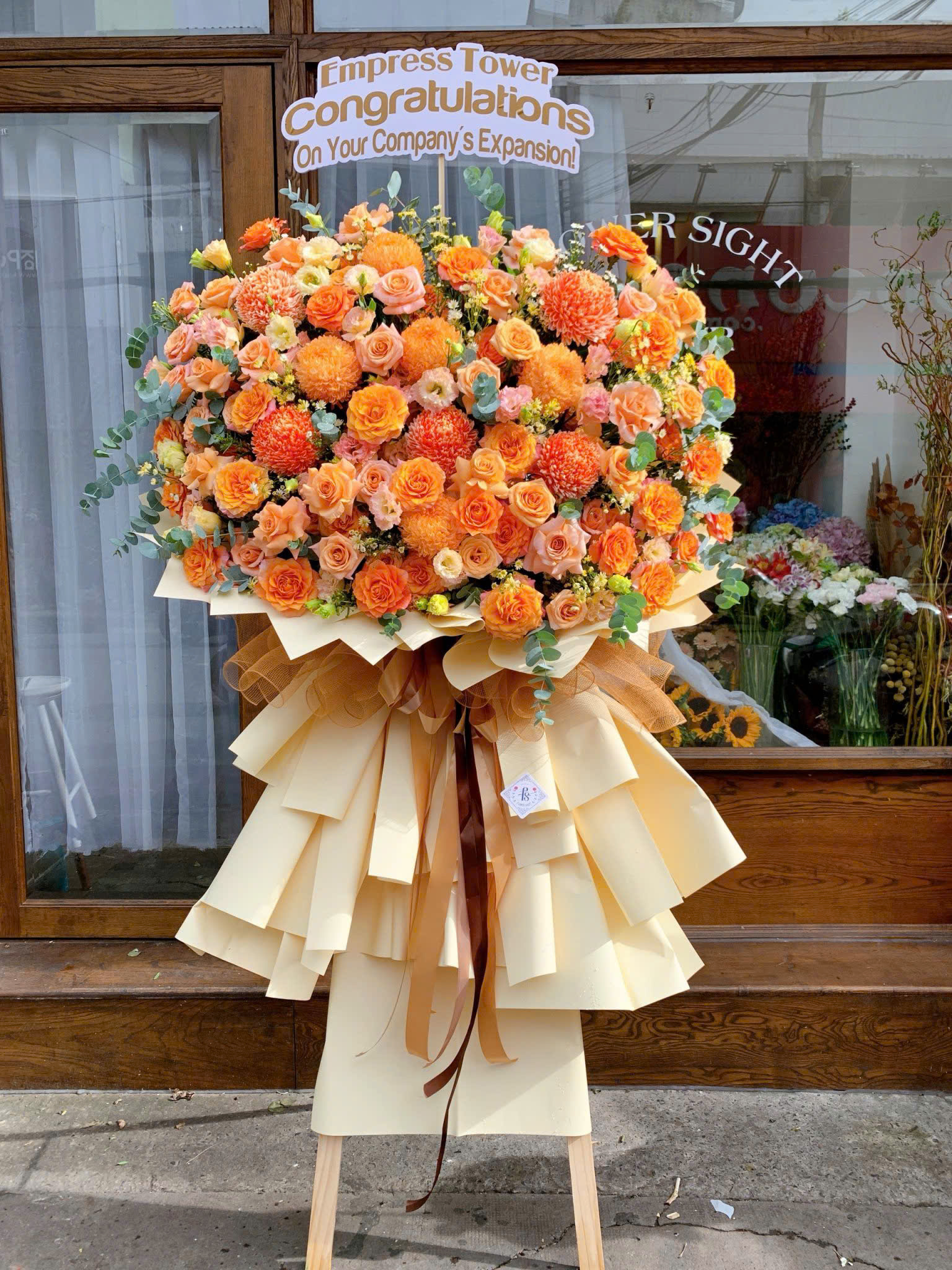 Kệ hoa khai trương màu cam