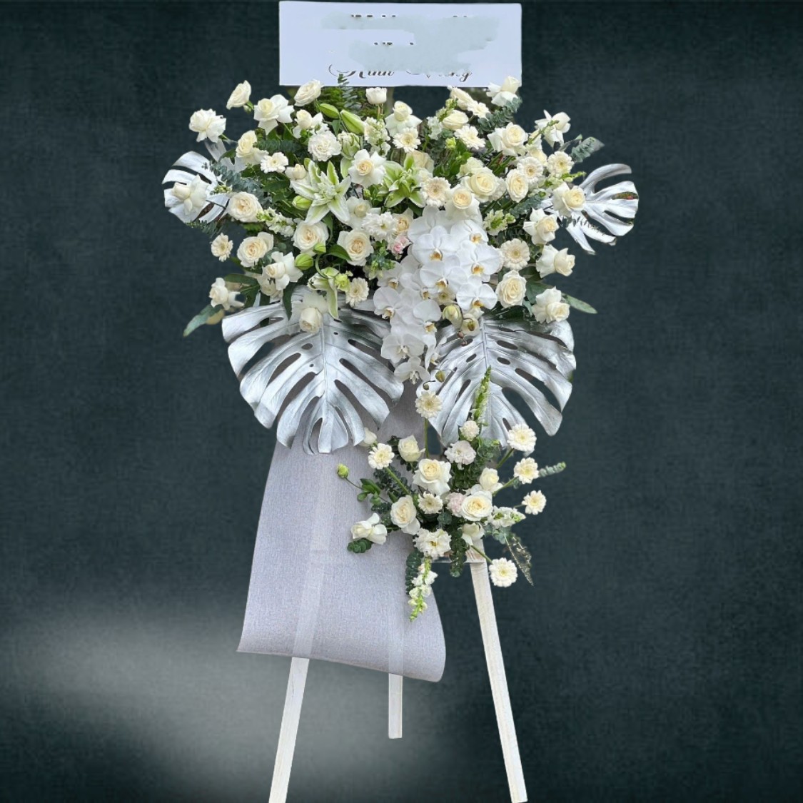 Kệ hoa màu trắng