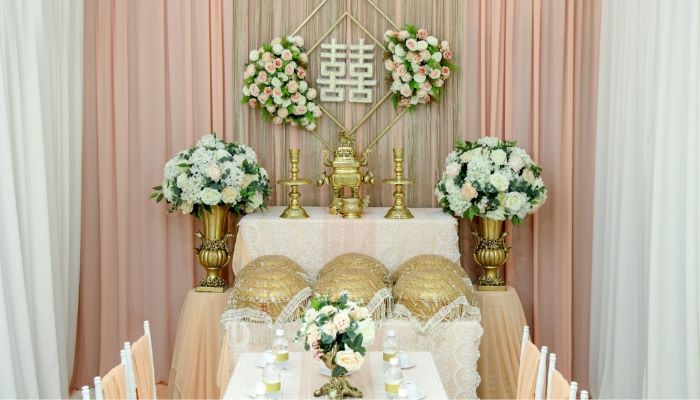 cắm hoa hồng bàn thờ ngày cưới
