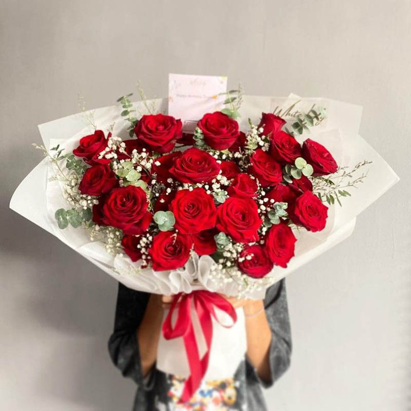 Bó hoa hồng ecuador màu đỏ cuốn hút