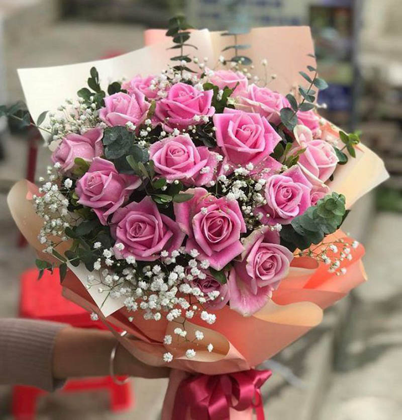 Bó hoa hồng tím cuốn hút