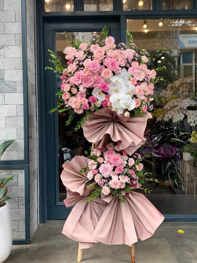 Kệ hoa chúc mừng khai giảng năm học mới đẹp và sang trọng